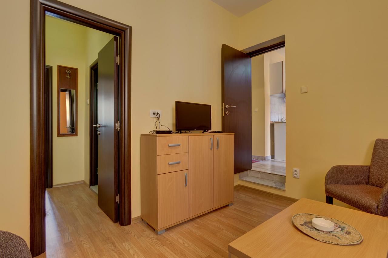 Гостевой дом Mali Miločer Bay Accommodation Свети-Стефан