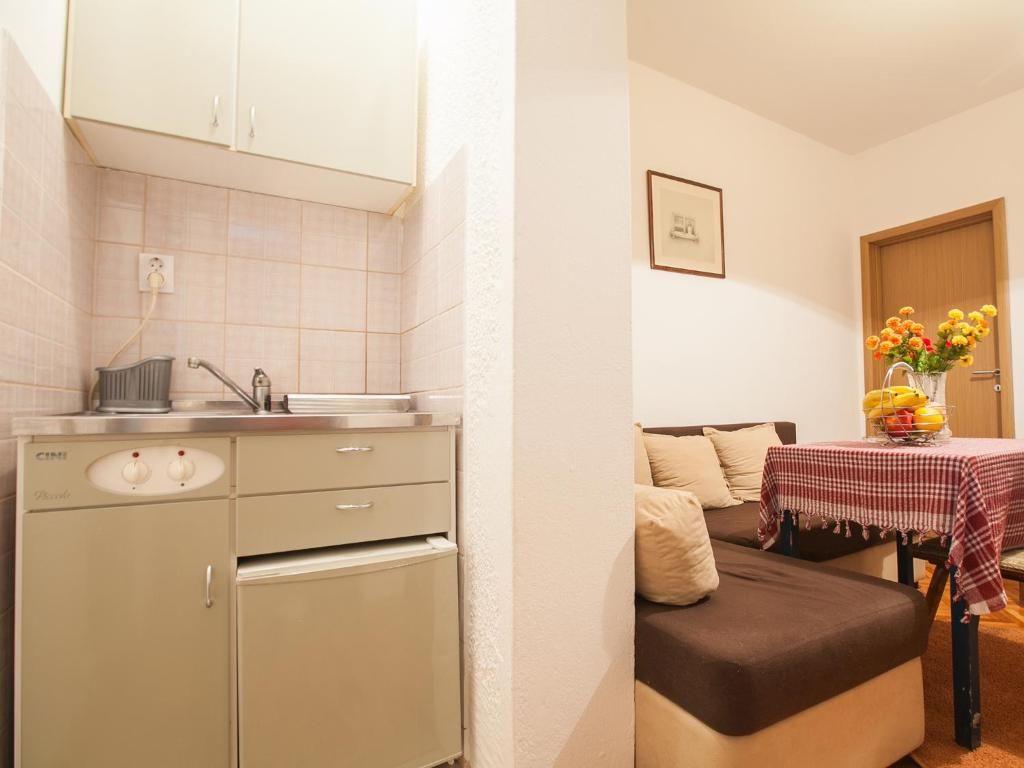 Гостевой дом Mali Miločer Bay Accommodation Свети-Стефан