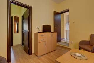 Гостевой дом Mali Miločer Bay Accommodation Свети-Стефан Апартаменты с 2 спальнями-4